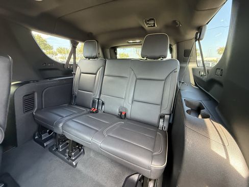 Used 2025 Chevrolet Suburban Premier image 29