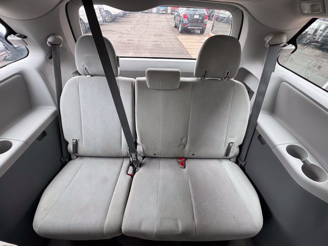 Used 2014 Toyota Sienna L FWD image 16