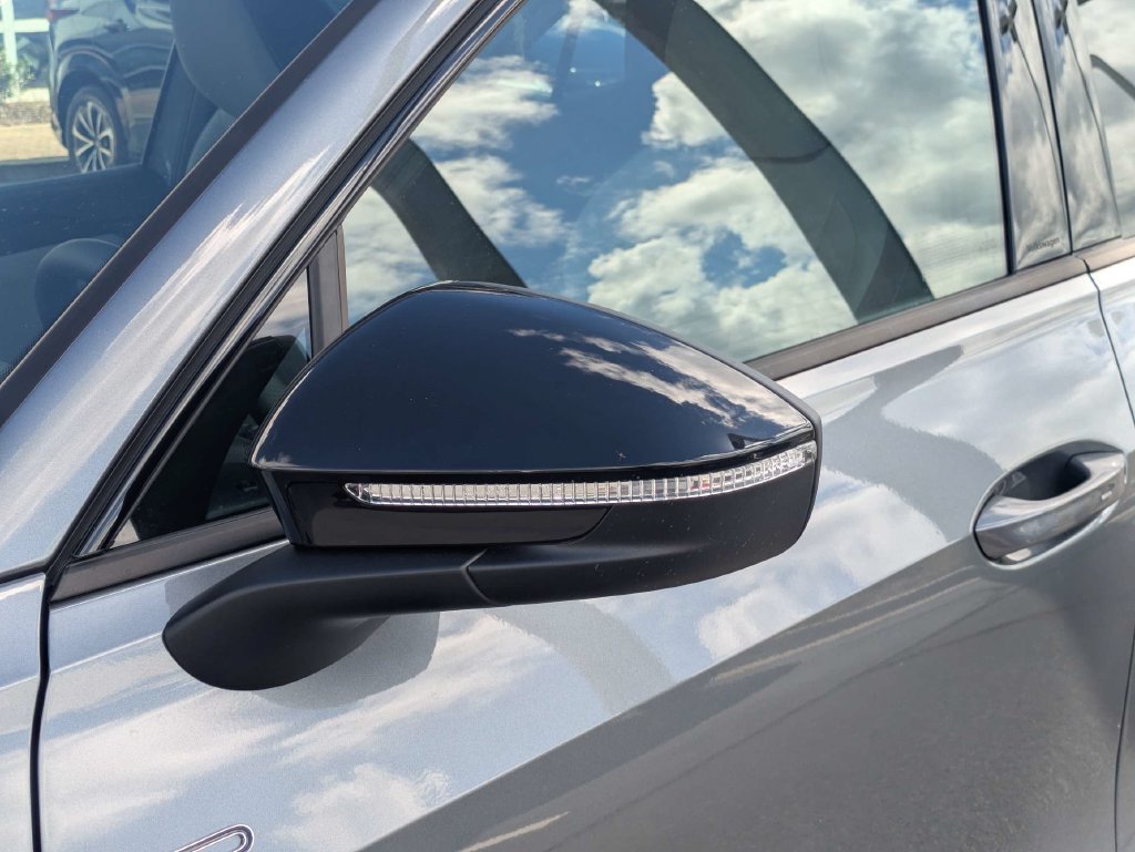New 2026 Volkswagen Tiguan SE R-Line FWD image 13