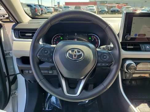 Used 2025 Toyota RAV4 XLE Premium image 21