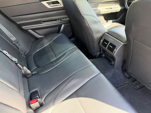 Used 2018 Jaguar XF Premium RWD image 36
