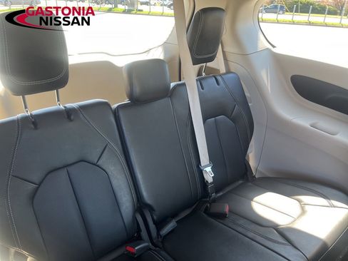 Used 2024 Chrysler Pacifica Touring-L FWD image 25
