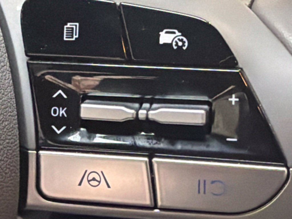 Used 2026 Hyundai Elantra Sport FWD image 19