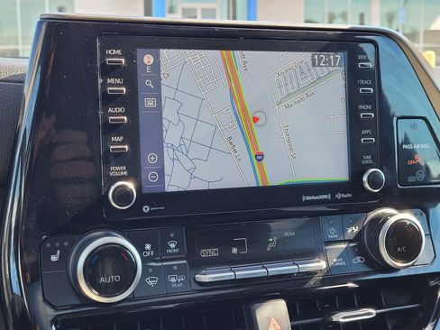 Used 2021 Toyota Highlander XLE image 23