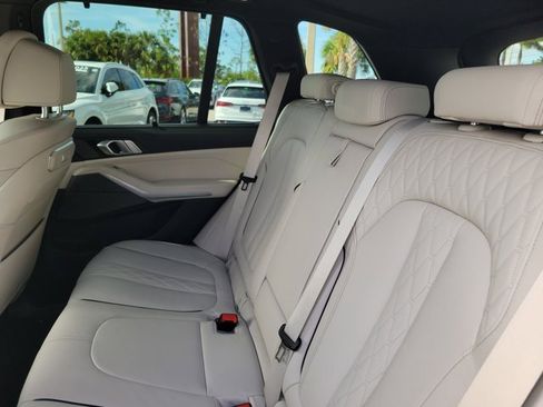 Used 2025 BMW X5 xDrive40i w/ Executive Package image 12