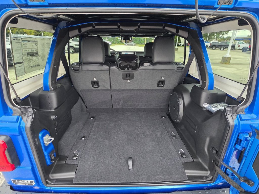 New 2026 Jeep Wrangler Unlimited Sahara AWD/4WD image 16