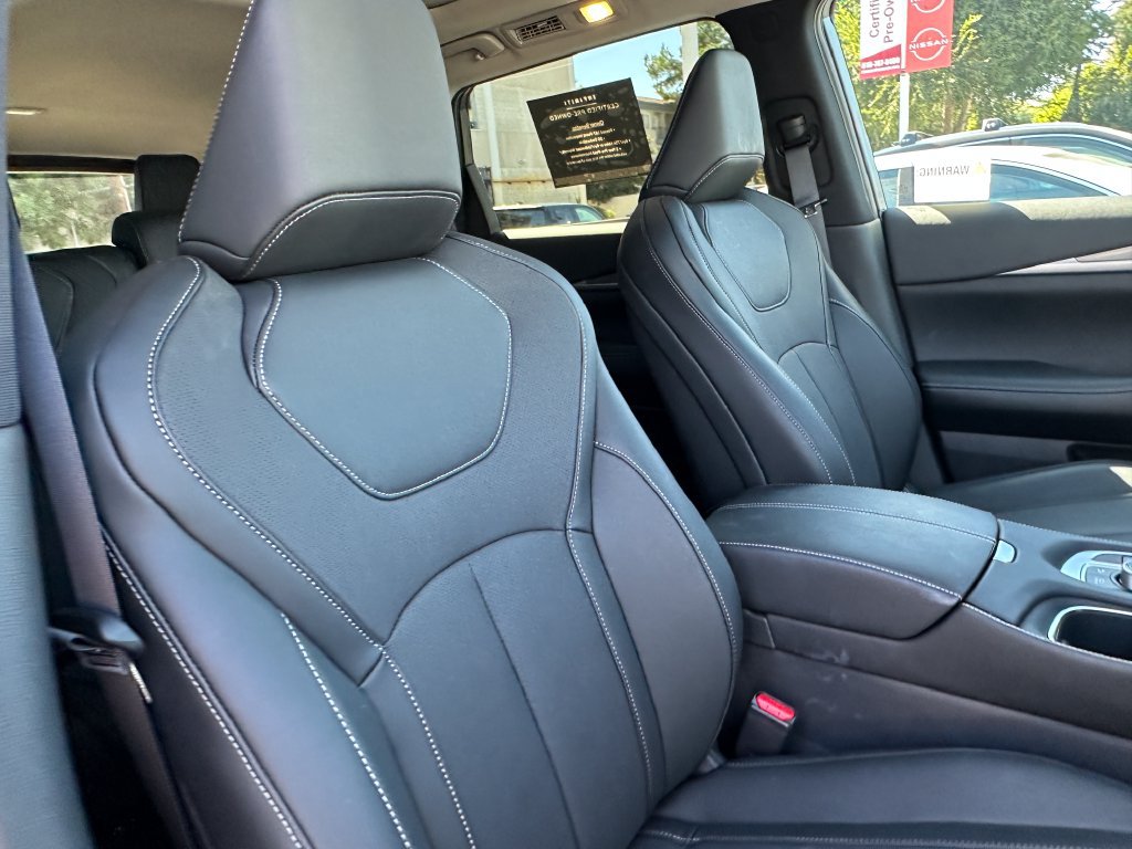 Certified 2027 INFINITI QX60 Luxe w/ Cargo Package FWD image 16