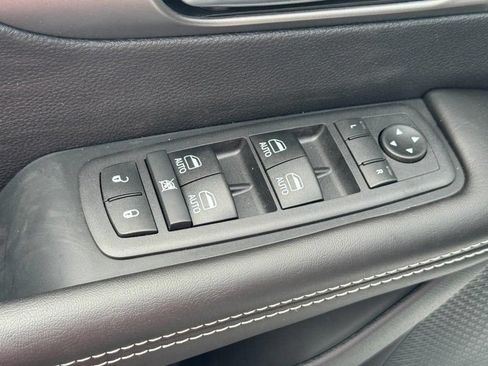 New 2027 Chrysler Pacifica Select FWD image 13