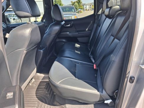 Used 2018 Toyota Tacoma TRD Sport AWD/4WD image 22