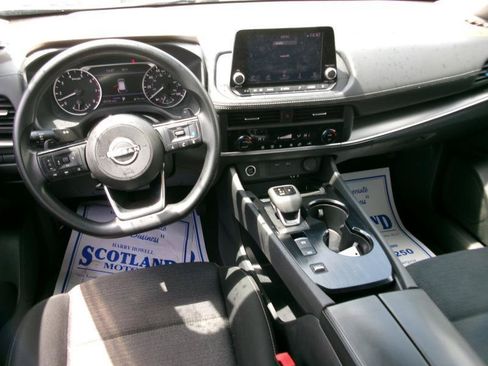 Used 2023 Nissan Rogue SV FWD image 11