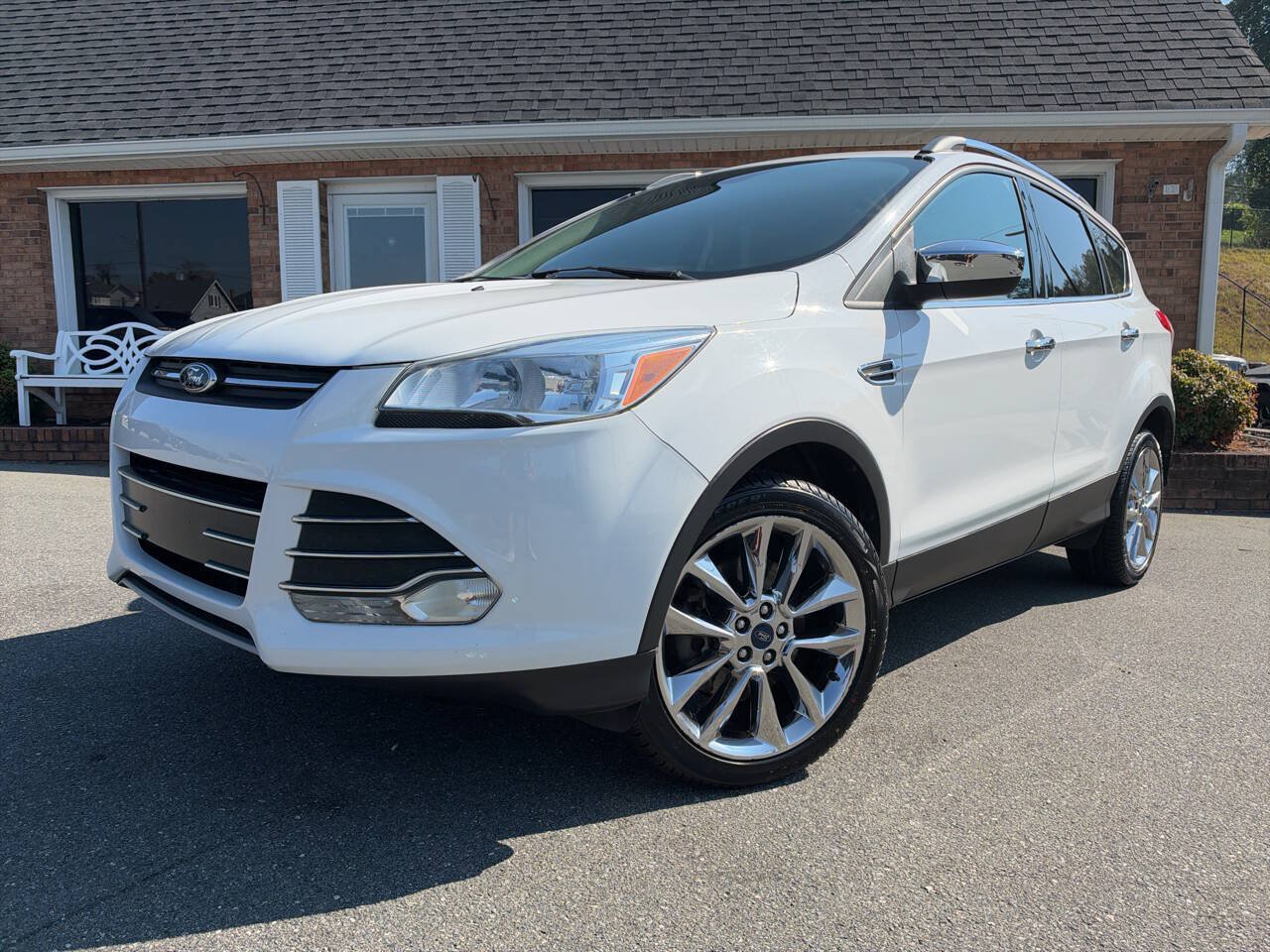 Used 2015 Ford Escape SE w/ SE Chrome Package AWD/4WD image 3