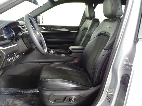 Used 2022 Jeep Grand Cherokee Trailhawk image 11