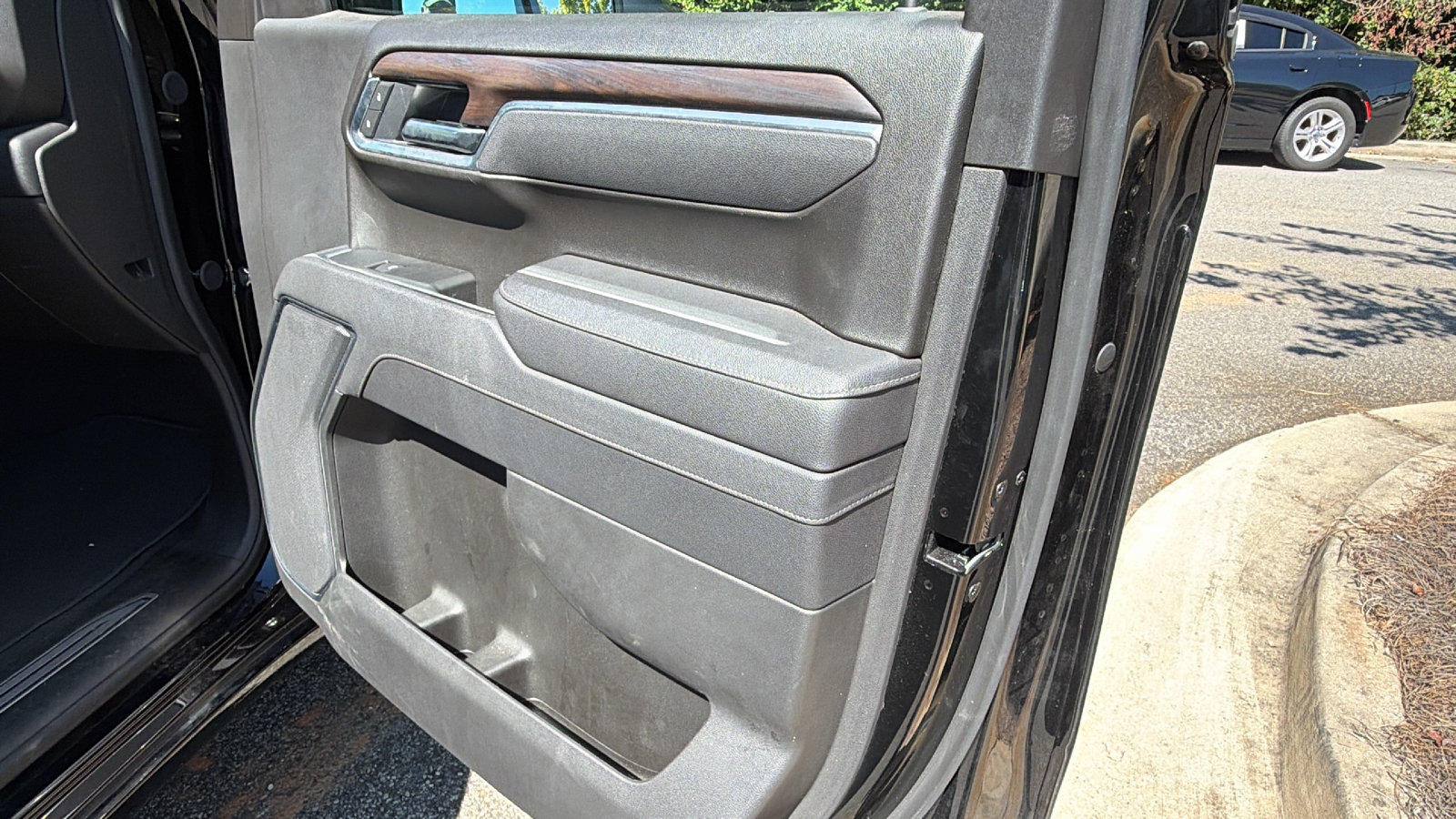 Used 2025 GMC Sierra 1500 SLT AWD/4WD image 18