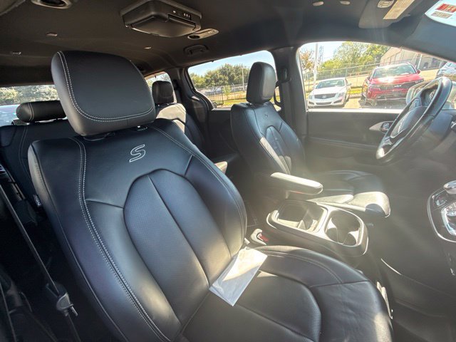 Used 2020 Chrysler Pacifica Touring-L w/ S Appearance Package FWD image 6