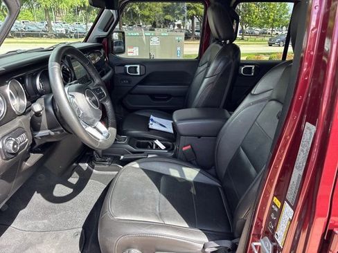 Used 2022 Jeep Wrangler Unlimited Sahara AWD/4WD image 16