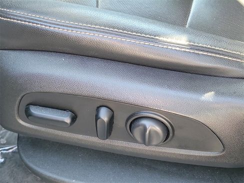 Used 2021 GMC Terrain SLT image 19