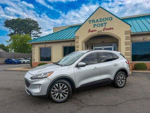 Used 2020 Ford Escape Titanium AWD/4WD image 27