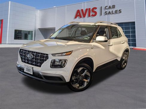 Used 2025 Hyundai Venue SEL image 1
