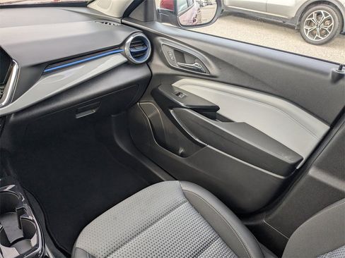Certified 2025 Chevrolet Trax LT image 18