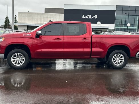 Used 2022 Chevrolet Silverado 1500 LT w/ Z71 Off-Road Package image 7