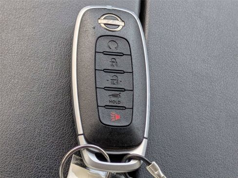 Used 2025 Nissan Rogue SV image 31