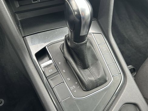 Used 2019 Volkswagen Tiguan S image 15