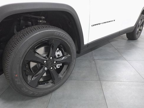 New 2025 Jeep Grand Cherokee L Altitude image 29