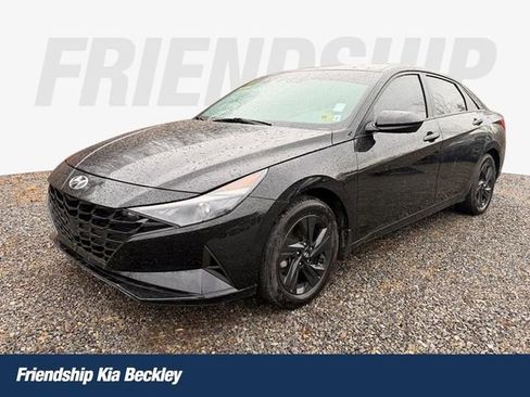 Used 2023 Hyundai Elantra SEL image 1