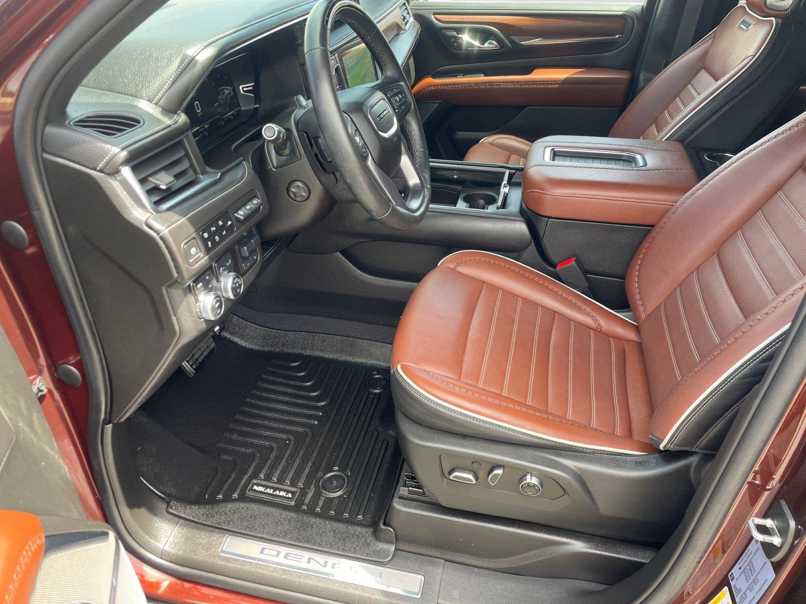 Used 2023 GMC Yukon XL Denali Ultimate AWD/4WD image 9
