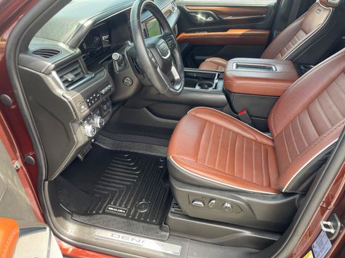 Used 2023 GMC Yukon XL Denali Ultimate AWD/4WD image 9