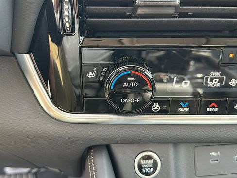 Used 2022 Nissan Rogue Platinum w/ Head-Up Display Package image 21