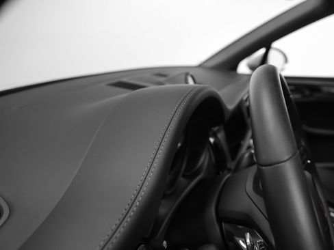 Certified 2026 Porsche Macan image 30