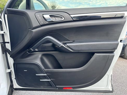 Used 2016 Porsche Cayenne image 40