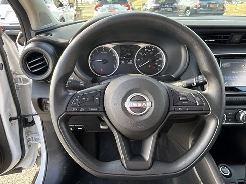 Used 2023 Nissan Kicks S image 10