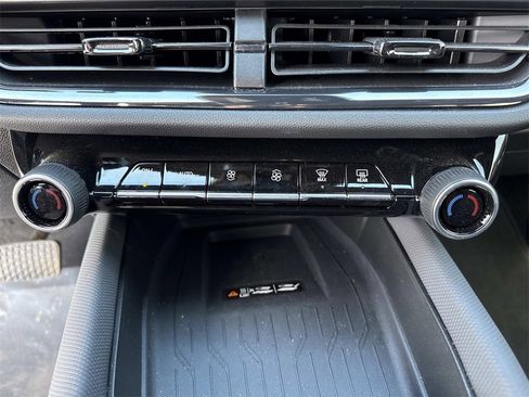 Used 2025 Chevrolet Equinox EV RS w/ Convenience Package II image 20