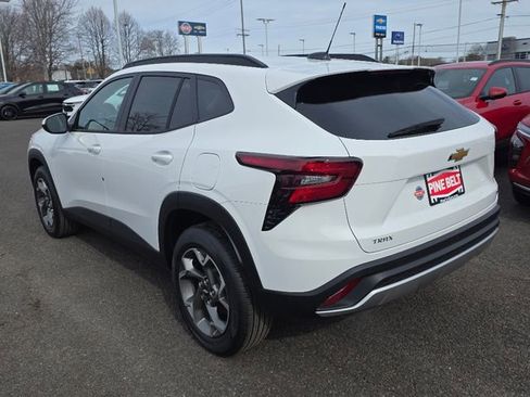 New 2026 Chevrolet Trax LT w/ Driver Confidence Package image 10