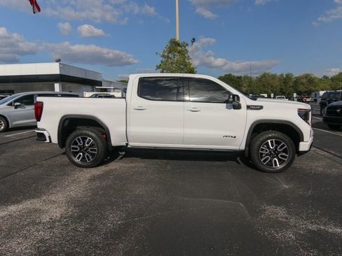 Used 2025 GMC Sierra 1500 AT4 w/ AT4 Premium Package AWD/4WD image 11