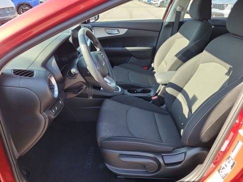 Certified 2023 Kia Forte LXS w/ LXS Technology Package FWD image 20