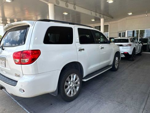 Used 2013 Toyota Sequoia Platinum RWD image 3