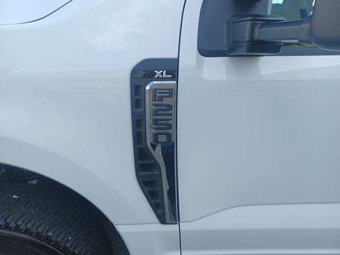 Used 2025 Ford F250 XL w/ XL Chrome Package image 11