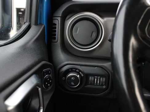 Used 2021 Jeep Gladiator Willys image 7