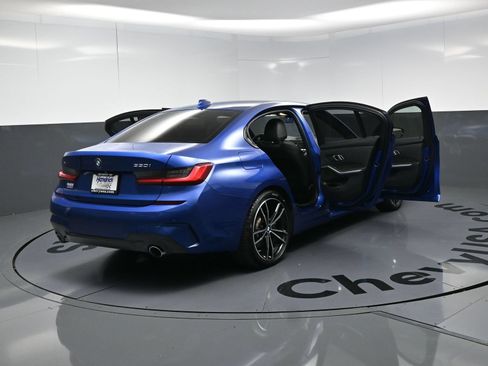 Used 2019 BMW 330i xDrive Sedan w/ M Sport Package AWD/4WD image 27