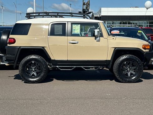 Used 2014 Toyota FJ Cruiser 4WD w/ Upgrade Package image 3