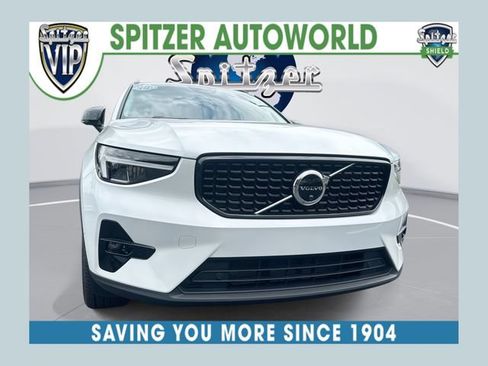 Used 2023 Volvo XC40 B5 Plus w/ Driver Assist Package AWD/4WD image 1
