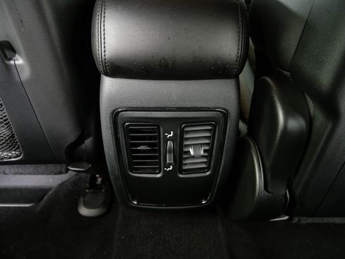 Used 2020 Jeep Grand Cherokee Laredo w/ Laredo X Package RWD image 19