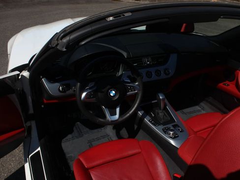 Used 2011 BMW Z4 sDrive30i image 22