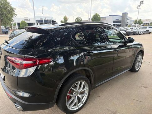 Used 2018 Alfa Romeo Stelvio Sport w/ Quick Order Package 22J Sport AWD/4WD image 4