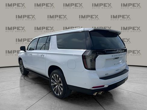 Used 2026 Chevrolet Suburban High Country AWD/4WD image 3