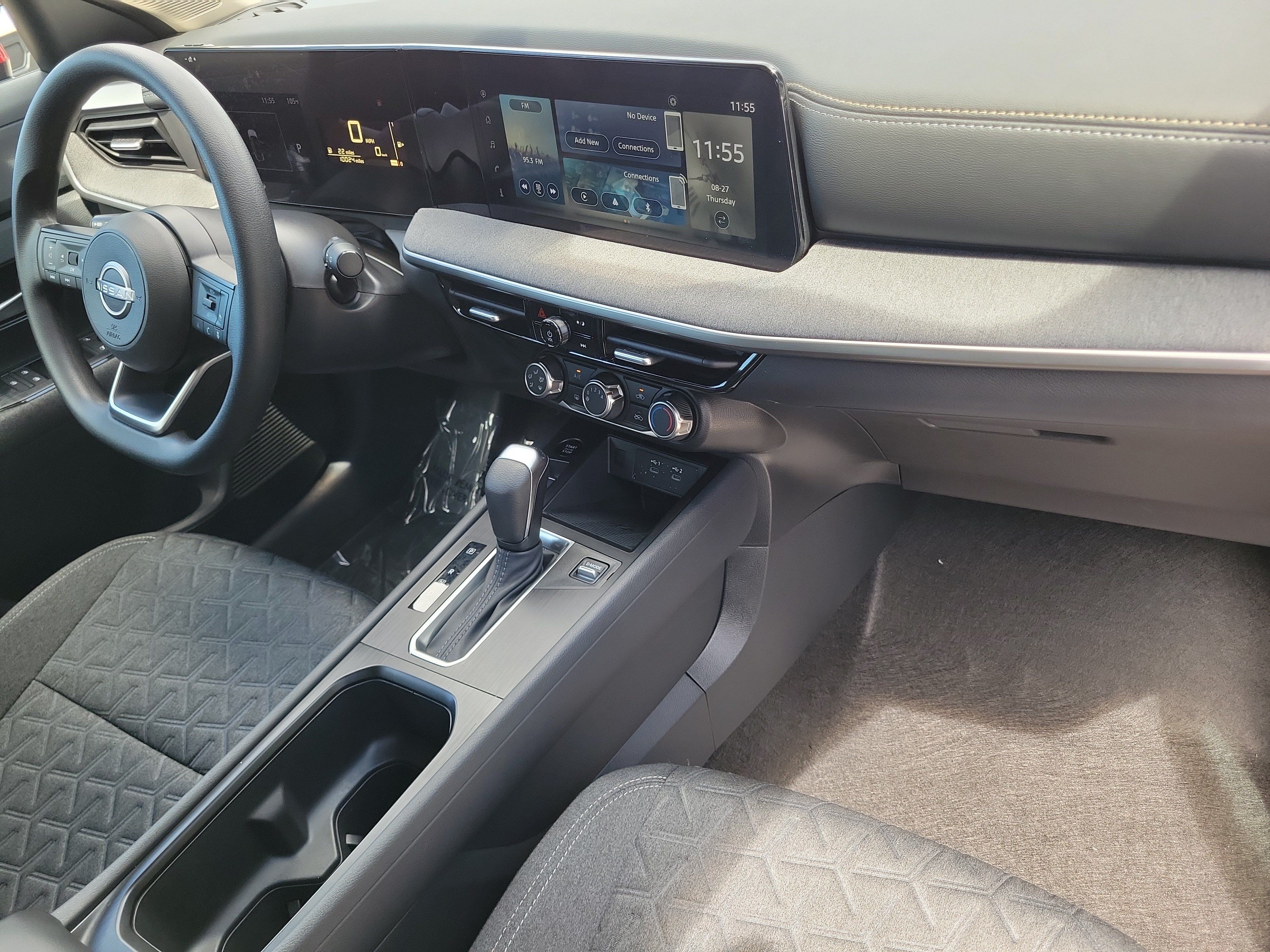 Used 2025 Nissan Kicks SV FWD image 18