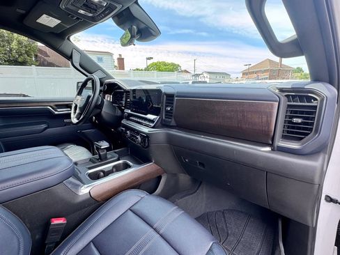 Used 2023 Chevrolet Silverado 1500 High Country w/ High Country Premium Package AWD/4WD image 17